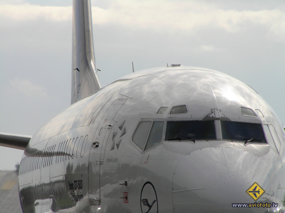 Boeing 737-530